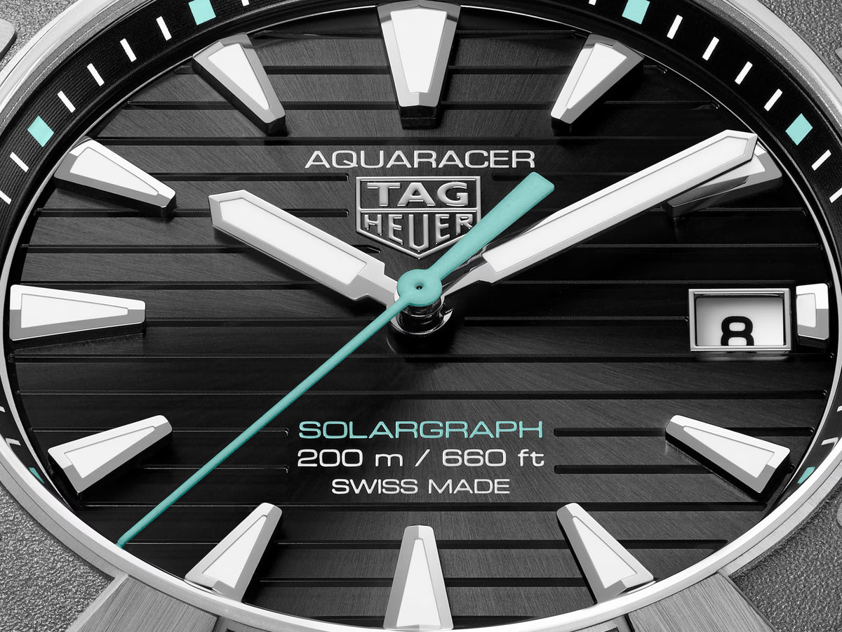TAG Heuer Aquaracer 40mm Solargraph Black Sunray brushed Dial Silver Titanium Watch