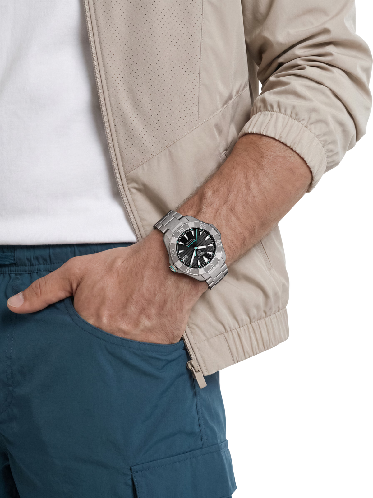 TAG Heuer Aquaracer 40mm Solargraph Black Sunray brushed Dial Silver Titanium Watch