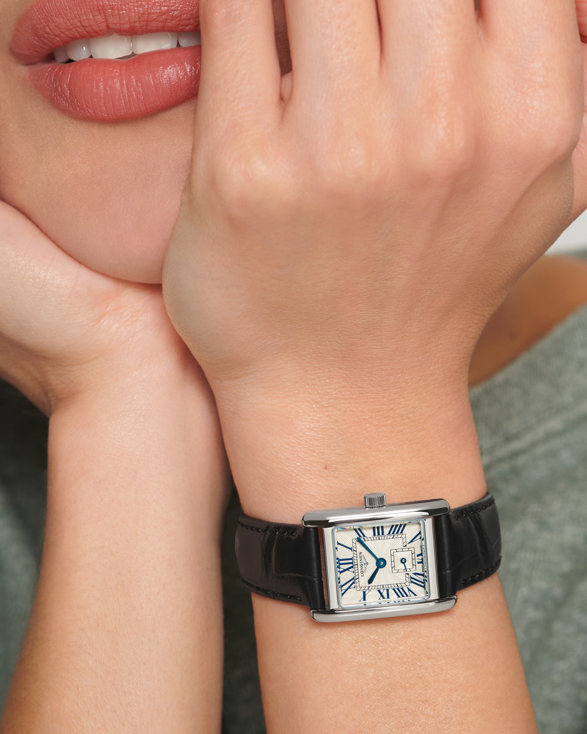 Longines Mini DolceVita 21.50 x 29.00mm Quartz Silver "flinqué" Dial Black Alligator Strap Watch