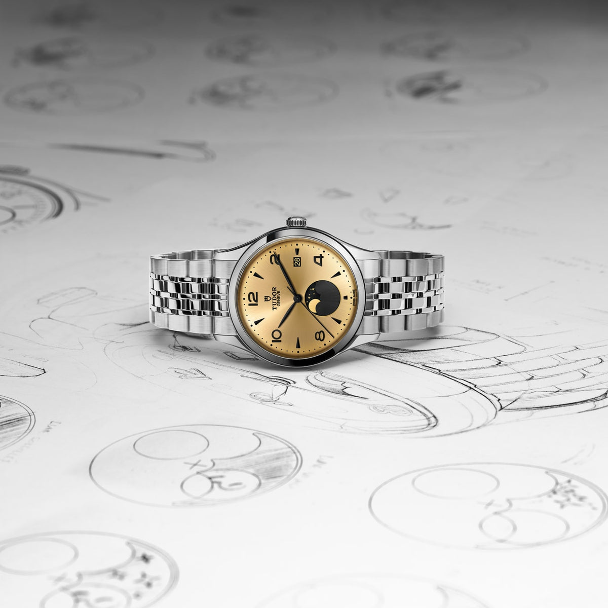 TUDOR 1926 39mm Automatic Champagne-colour satin sun-brushed dial with applied numerals and moon phase indicator Dial Steel Bracelet Watch