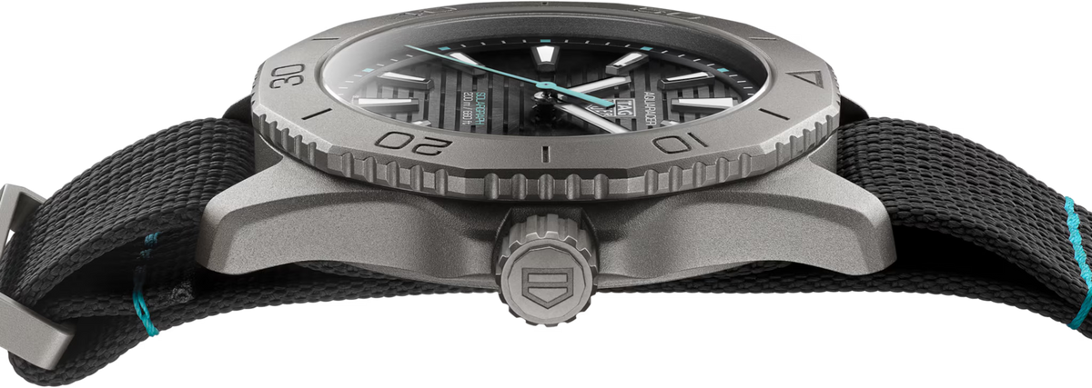 TAG Heuer Aquaracer 40mm Solargraph Black Sunray brushed Dial Grey Fabric Watch