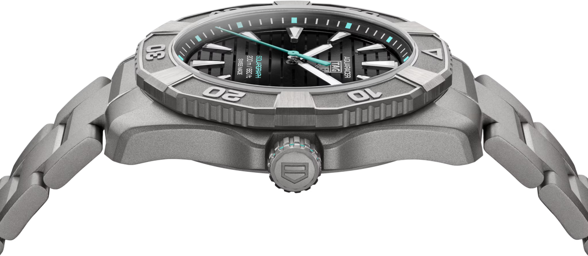 TAG Heuer Aquaracer 40mm Solargraph Black Sunray brushed Dial Silver Titanium Watch