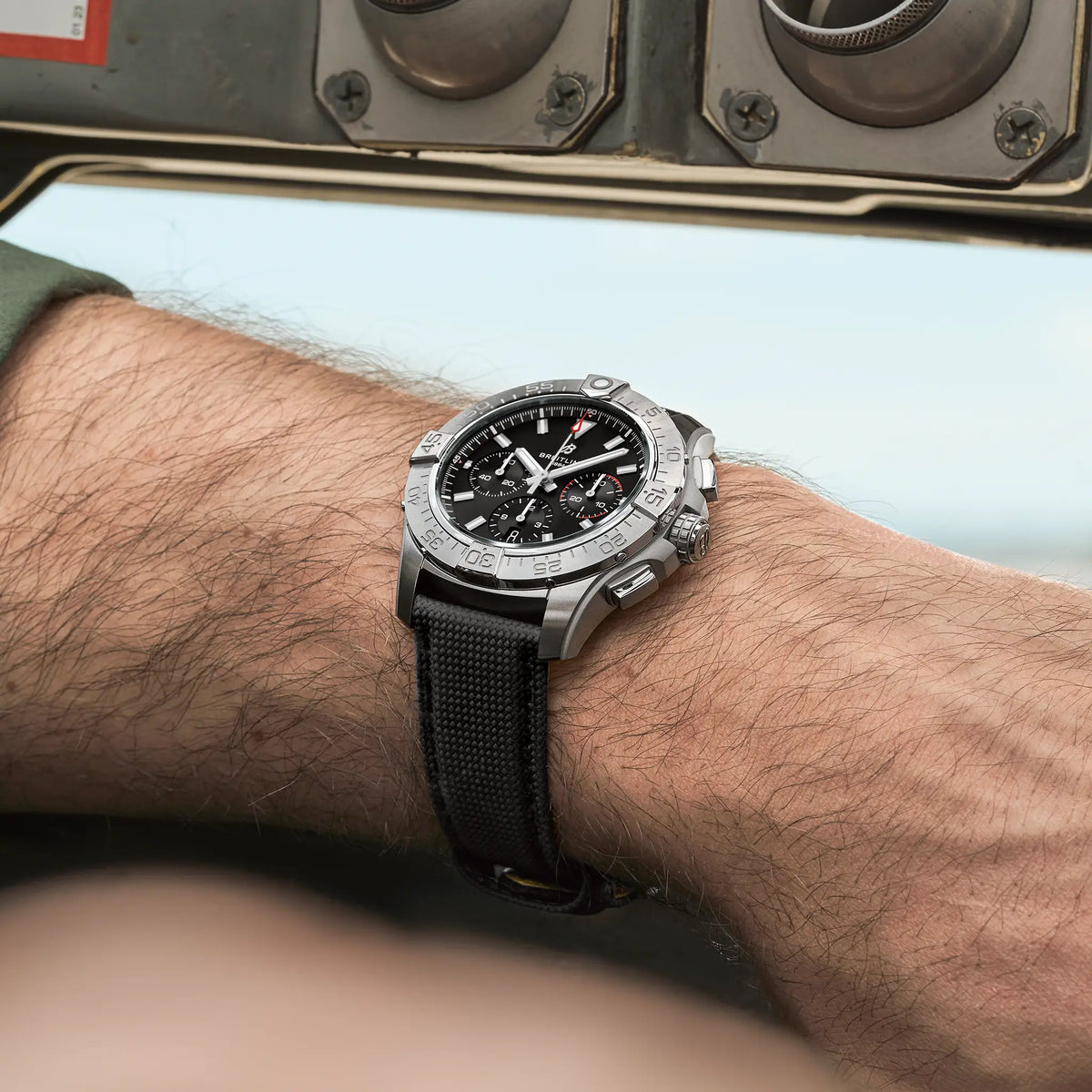 [SIMCHA-TOP500:BREITLING:AB0147101B1X1:05] Breitling Avenger B01 Chronograph 44 – AB0147101B1X1 official image