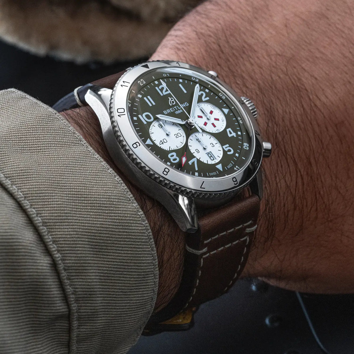 [SIMCHA-TOP500:BREITLING:AB04452A1L1X1:05] Breitling Classic AVI Super AVI B04 Chronograph GMT 46 Curtiss Warhawk – AB04452A1L1X1 official image