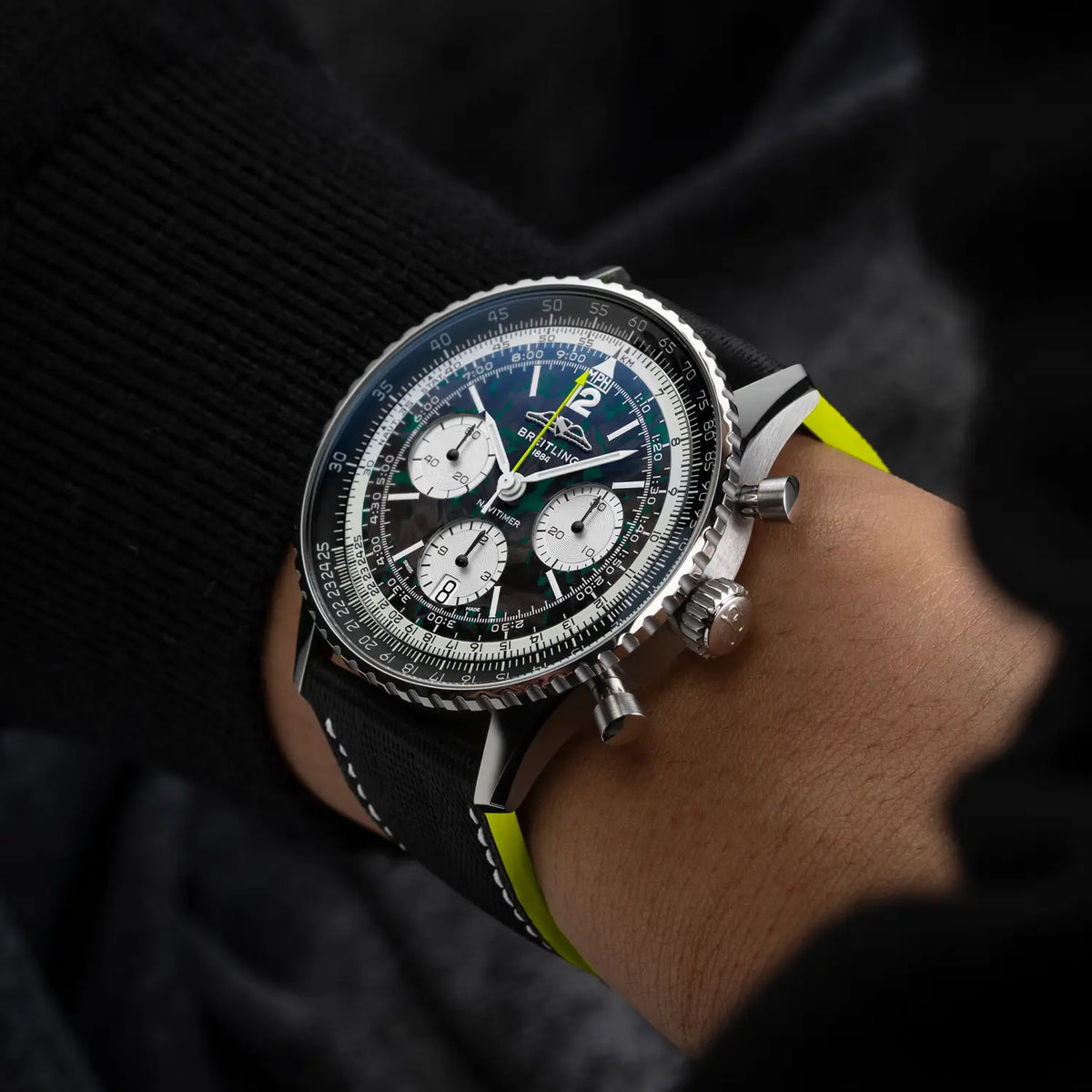 [SIMCHA-TOP500:BREITLING:EB01381A1B1X1:05] Breitling Navitimer B01 Chronograph 43 Aston Martin Aramco Formula ONE™ team – EB01381A1B1X1 official image