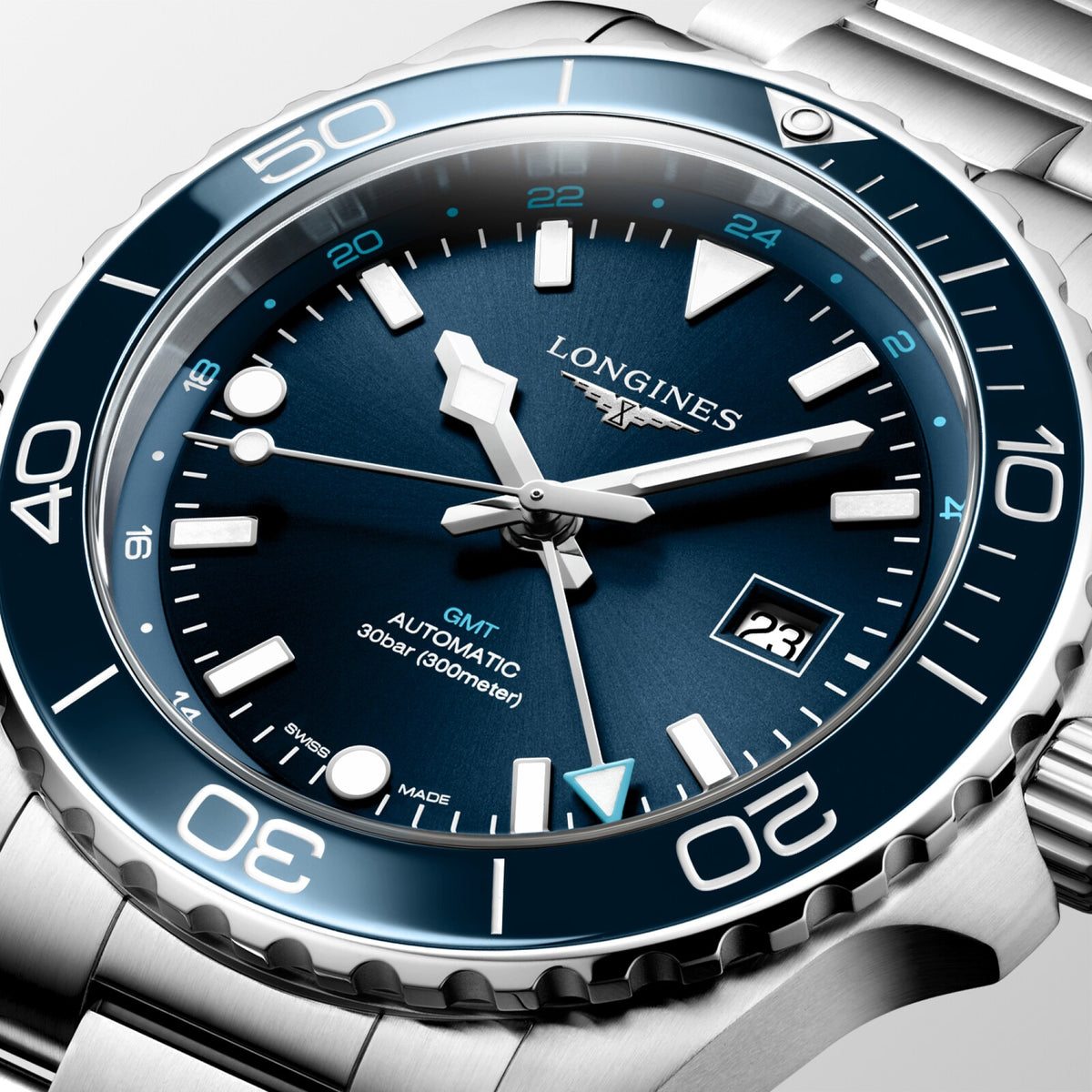[SIMCHA-TOP500:LONGINES:L3.890.4.96.6:02] HYDROCONQUEST GMT L3.890.4.96.6 Automatic, Stainless steel and ceramic bezel, Sunray blue, Bracelet Watch - Face close up