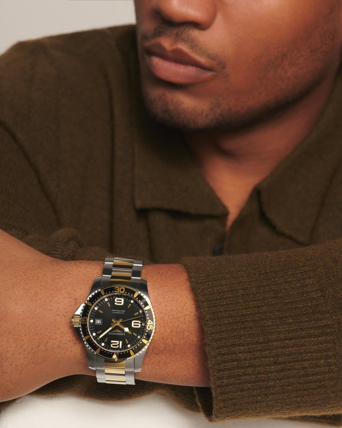 [SIMCHA-OFFICIAL-GALLERY:L3.742.3.56.7:05] Longines HydroConquest 41.00mm Automatic Sunray black Dial Yellow Stainless Steel Bracelet Watch — official gallery view 5