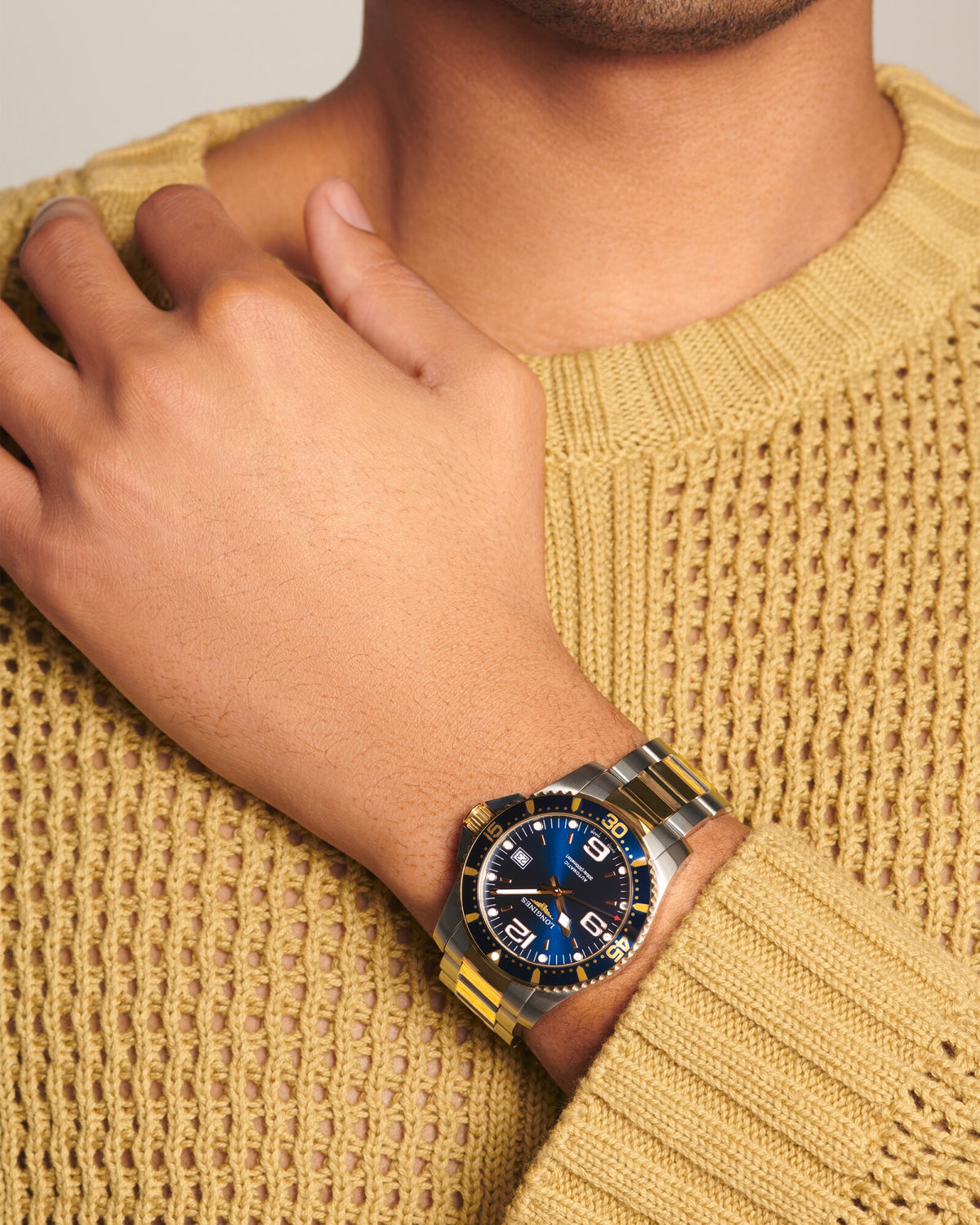[SIMCHA-OFFICIAL-GALLERY:L3.742.3.96.7:07] Longines HydroConquest 41.00mm Automatic Sunray blue Dial Yellow Stainless Steel Bracelet Watch — official gallery view 7
