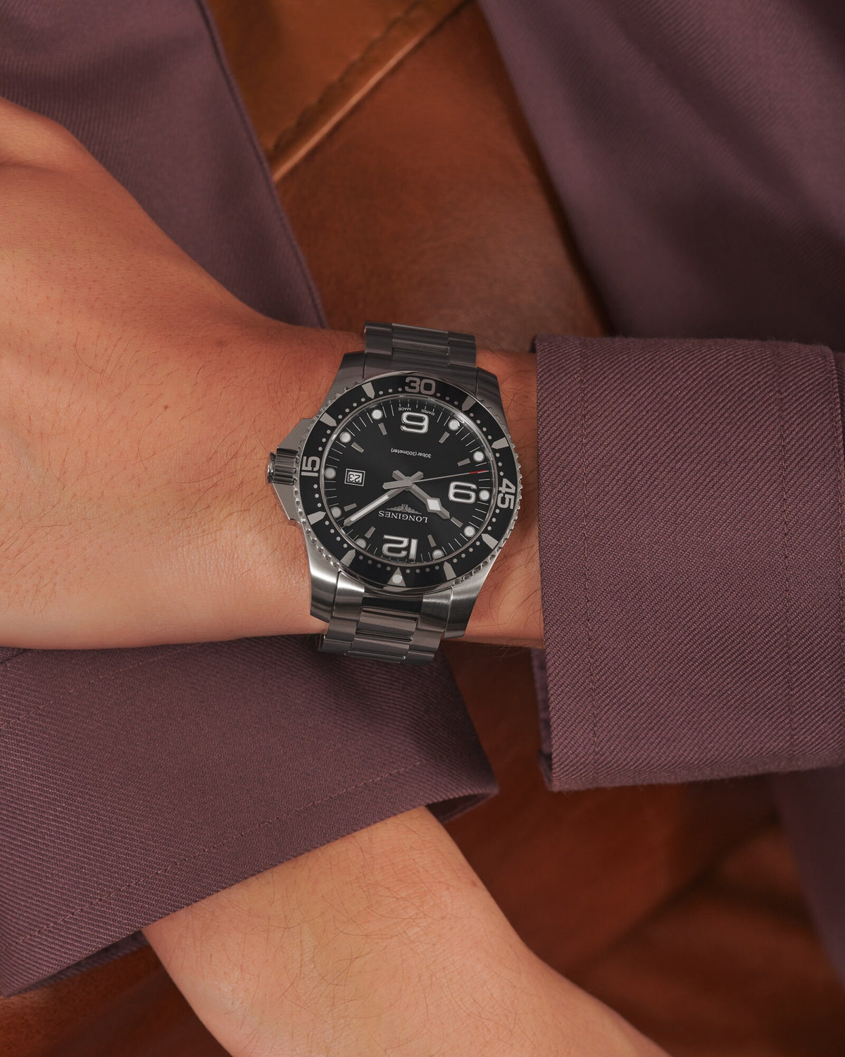 [SIMCHA-OFFICIAL-GALLERY:L3.742.4.56.6:05] Longines HydroConquest 41.00mm Automatic Sunray black Dial Stainless Steel Bracelet Watch — official gallery view 5