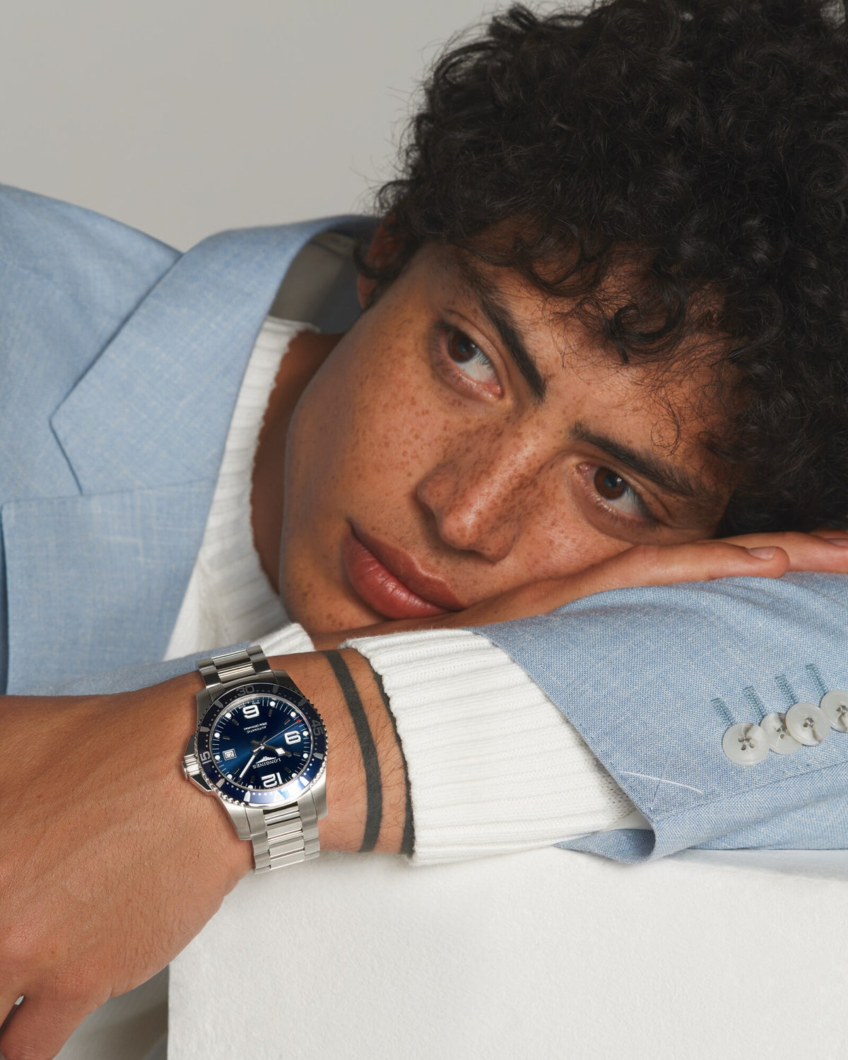 [SIMCHA-OFFICIAL-GALLERY:L3.742.4.96.6:08] Longines HydroConquest 41.00mm Automatic Sunray blue Dial Stainless Steel Bracelet Watch — official gallery view 8