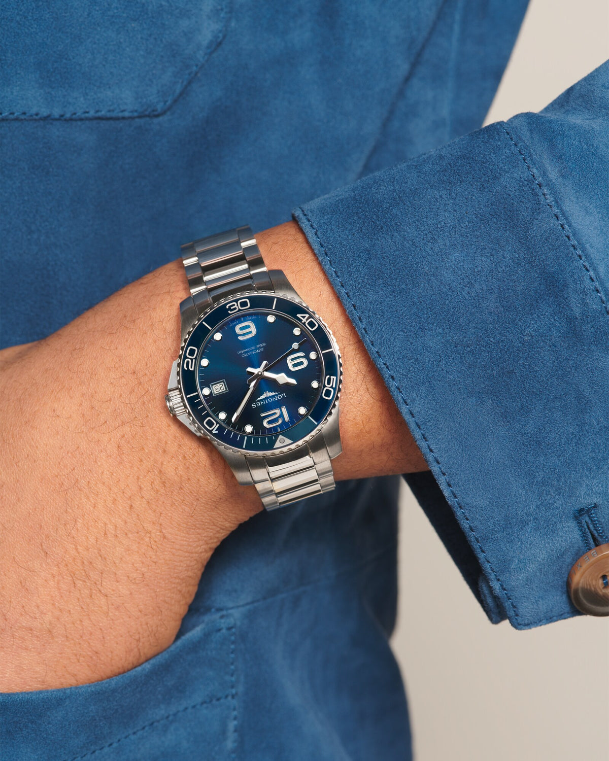 [SIMCHA-OFFICIAL-GALLERY:L3.780.4.96.6:05] Longines HydroConquest 39.00mm Automatic Sunray blue Dial Stainless Steel Bracelet Watch — official gallery view 5