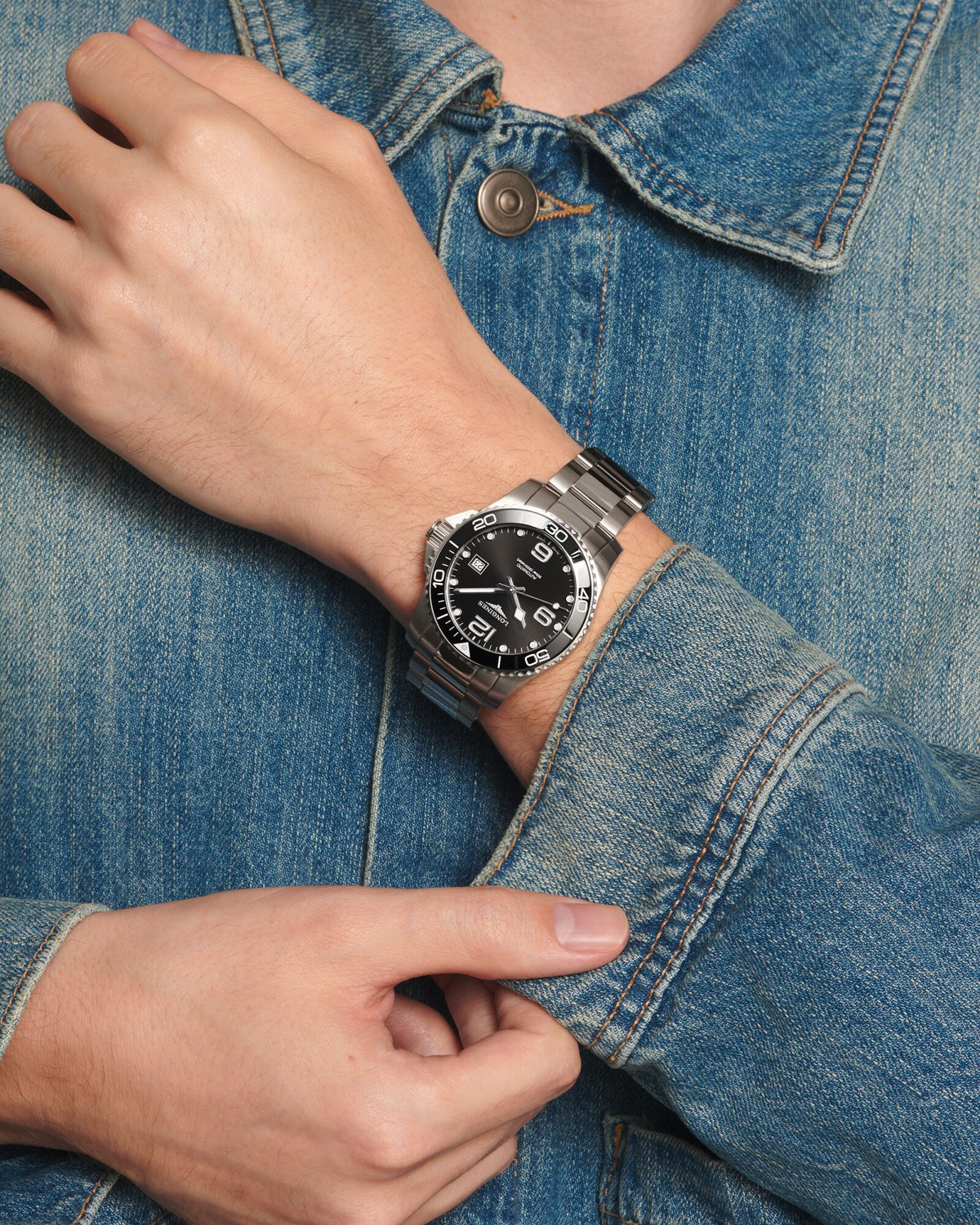 [SIMCHA-OFFICIAL-GALLERY:L3.781.4.56.6:12] Longines HydroConquest 41.00mm Automatic Sunray black Swiss Super-LumiNova® Dial Stainless Steel Bracelet Watch — official gallery view 12
