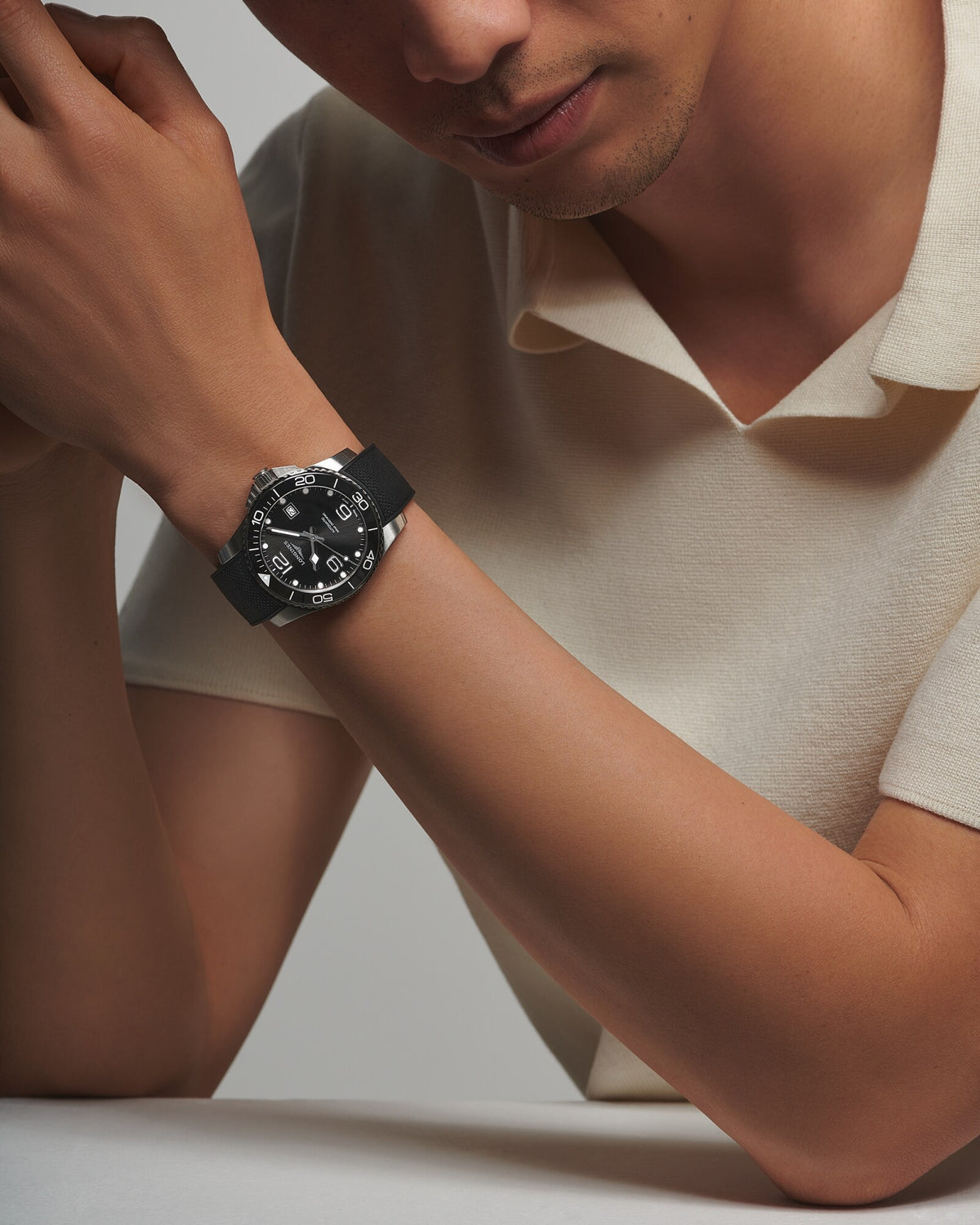 [SIMCHA-OFFICIAL-GALLERY:L3.781.4.56.9:08] Longines HydroConquest 41.00mm Automatic Sunray black Dial Black Rubber Strap Watch — official gallery view 8