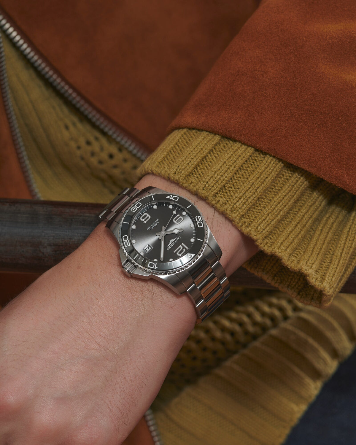 [SIMCHA-OFFICIAL-GALLERY:L3.781.4.76.6:09] Longines HydroConquest 41.00mm Automatic Sunray grey Dial Stainless Steel Bracelet Watch — official gallery view 9