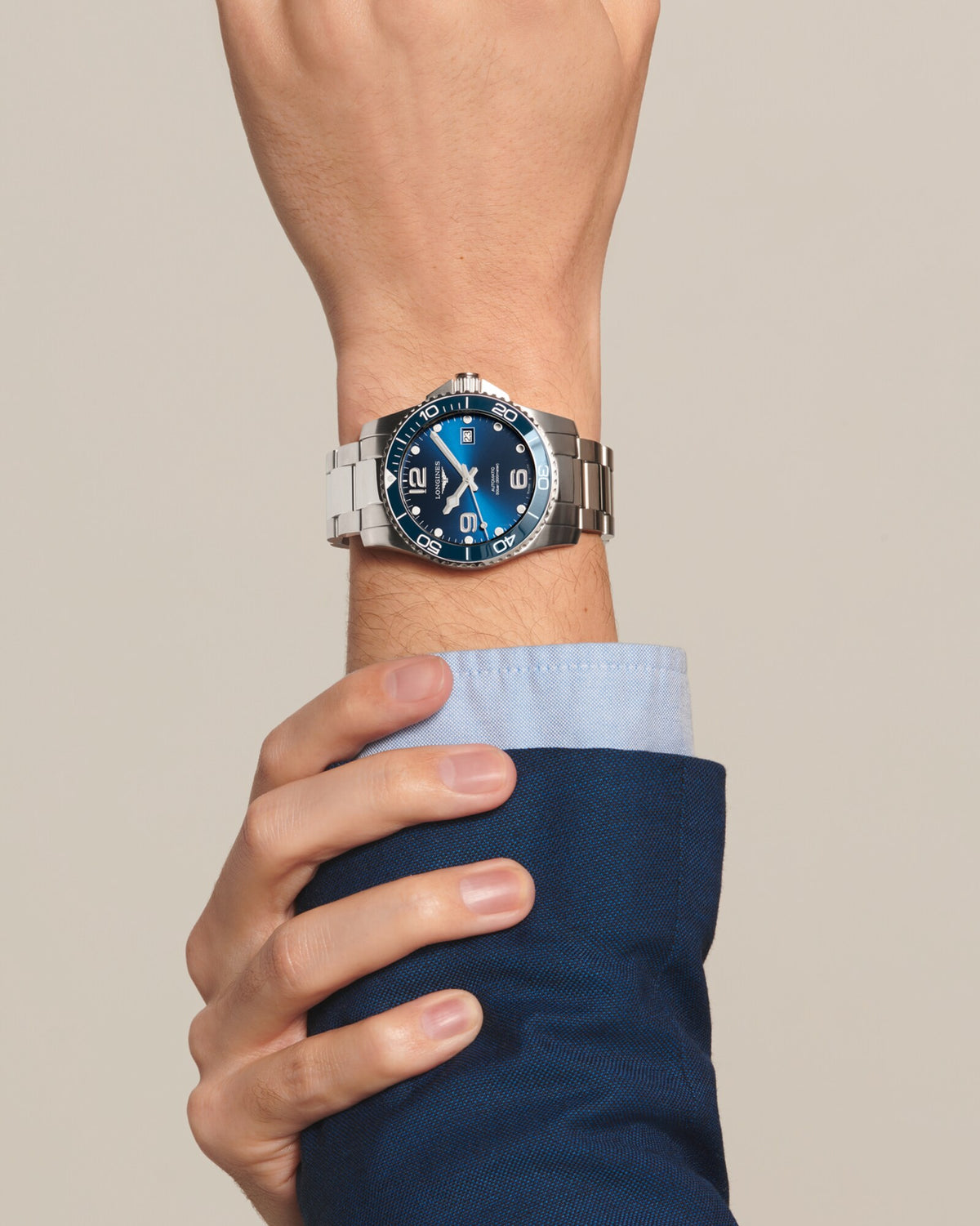[SIMCHA-OFFICIAL-GALLERY:L3.781.4.96.6:10] Longines HydroConquest 41.00mm Automatic Sunray blue Swiss Super-LumiNova® Dial Stainless Steel Bracelet Watch — official gallery view 10