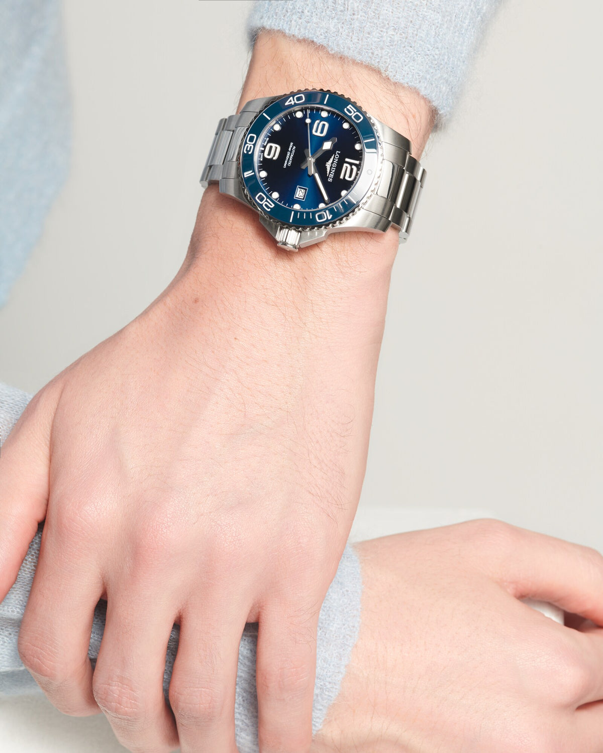 [SIMCHA-OFFICIAL-GALLERY:L3.782.4.96.6:08] Longines HydroConquest 43.00mm Automatic Sunray blue Dial Stainless Steel Bracelet Watch — official gallery view 8
