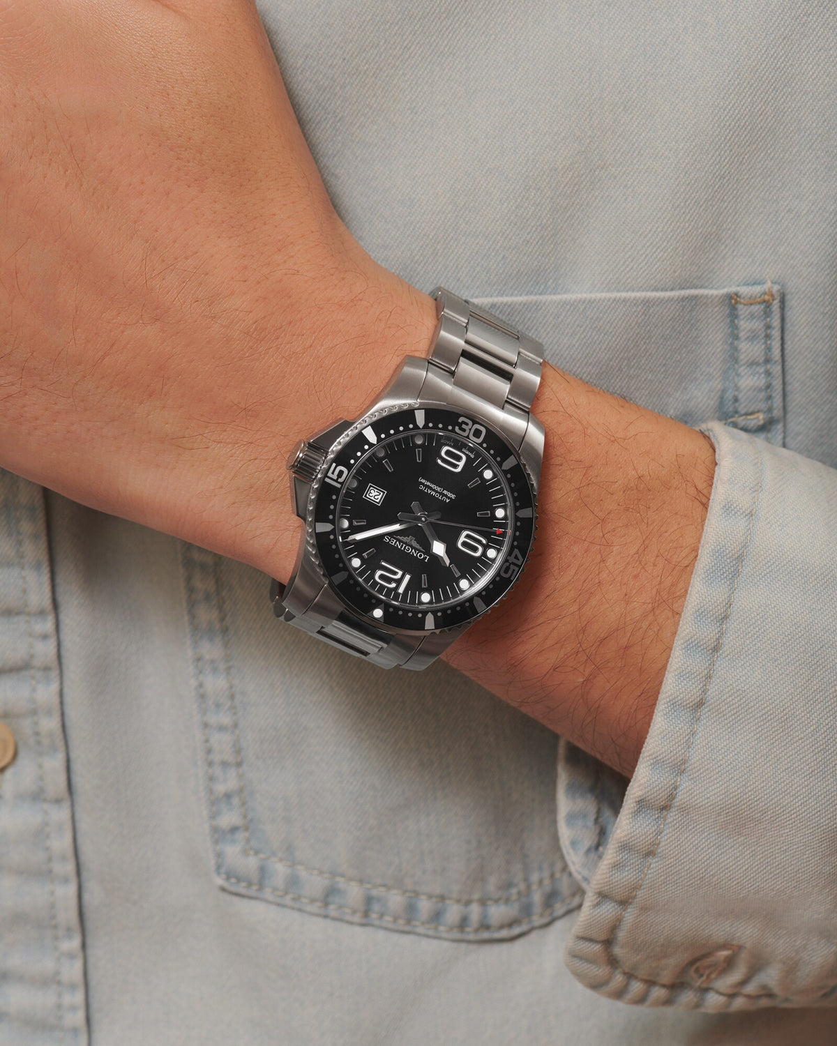 [SIMCHA-OFFICIAL-GALLERY:L3.841.4.56.6:08] Longines HydroConquest 44.00mm Automatic Sunray black Dial Stainless Steel Bracelet Watch — official gallery view 8