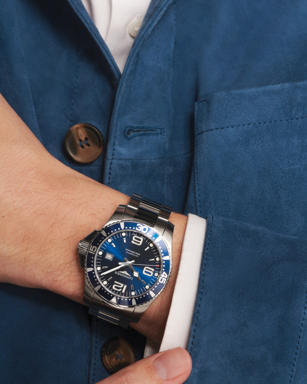 [SIMCHA-OFFICIAL-GALLERY:L3.841.4.96.6:04] Longines HydroConquest 44.00mm Automatic Sunray blue Dial Stainless Steel Bracelet Watch — official gallery view 4