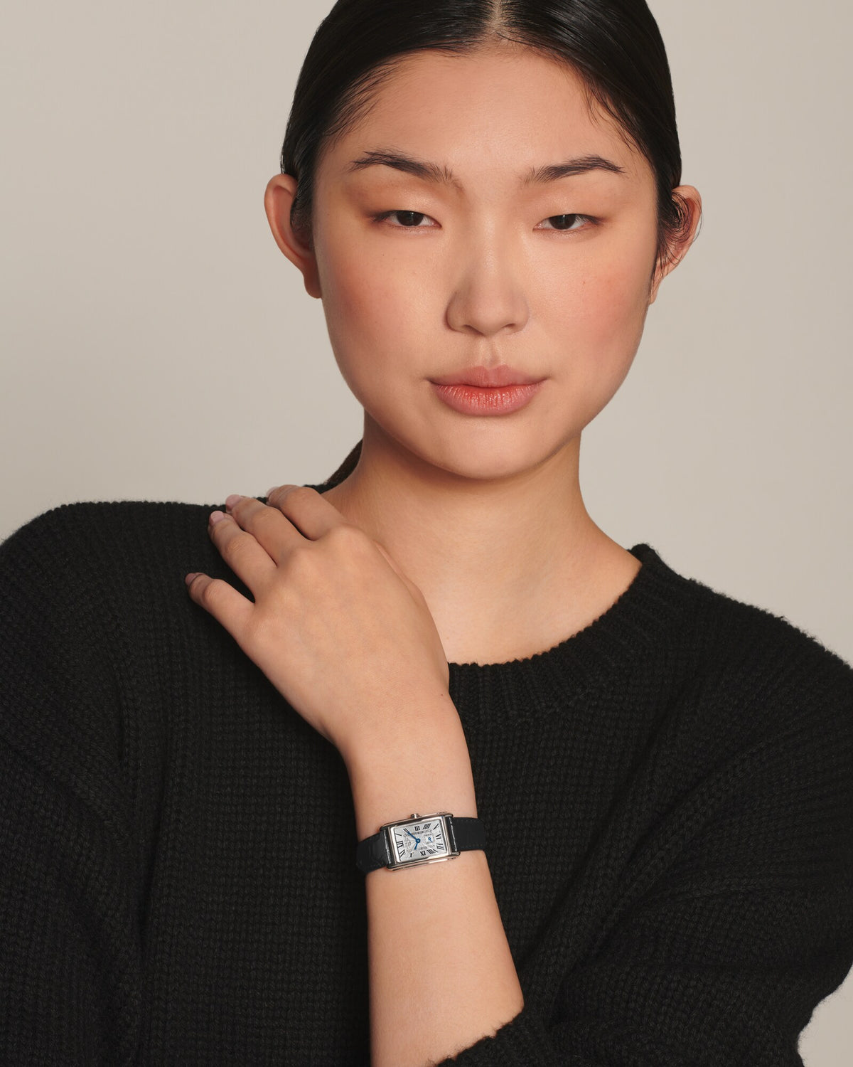 [SIMCHA-OFFICIAL-GALLERY:L5.255.4.71.0:03] Longines DolceVita 20.80 x 32.00mm Quartz Silver "flinqué" Dial Black Alligator Strap Watch — official gallery view 3