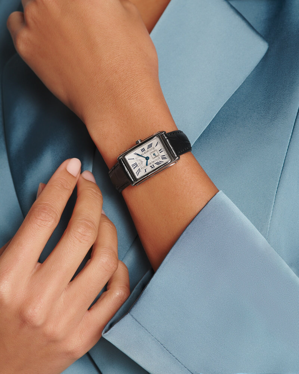 [SIMCHA-OFFICIAL-GALLERY:L5.255.4.71.0:09] Longines DolceVita 20.80 x 32.00mm Quartz Silver "flinqué" Dial Black Alligator Strap Watch — official gallery view 9