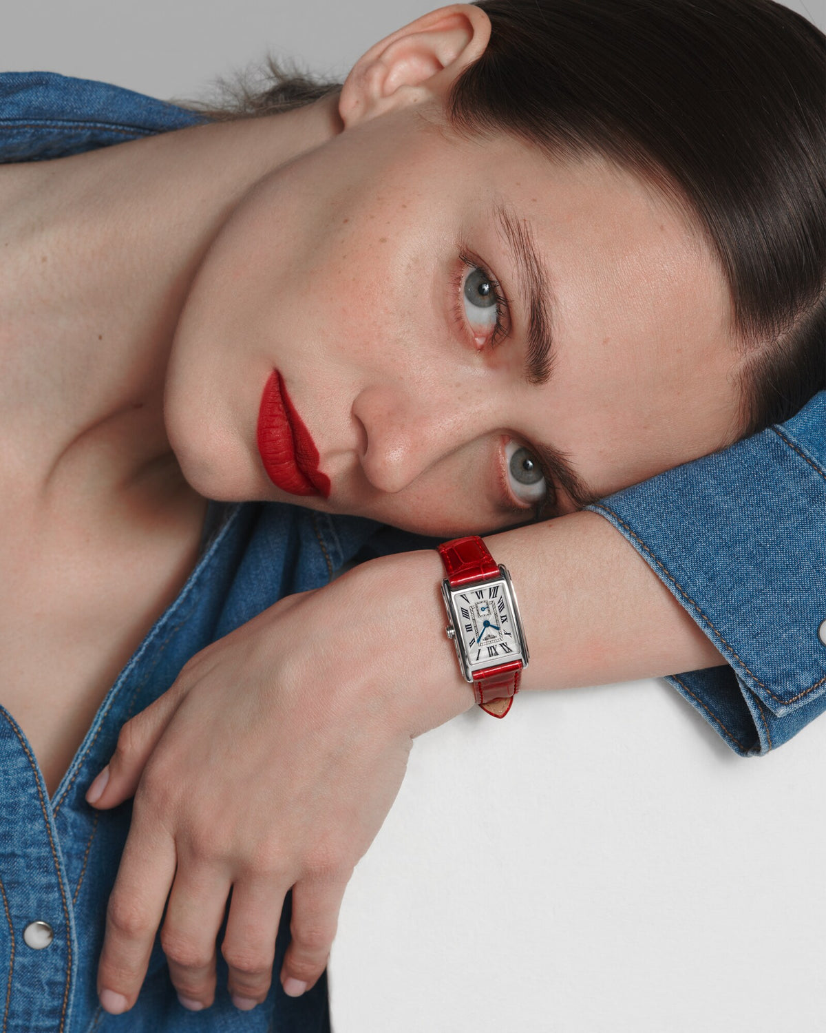 [SIMCHA-OFFICIAL-GALLERY:L5.255.4.71.5:03] Longines DolceVita 20.80 x 32.00mm Quartz Silver "flinqué" Dial Red Alligator Strap Watch — official gallery view 3