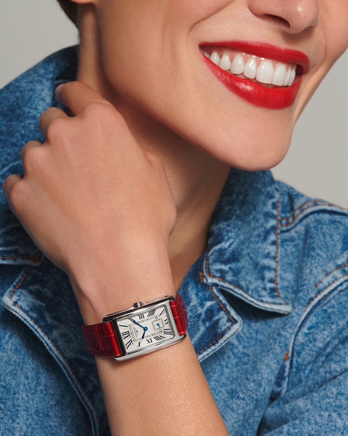 [SIMCHA-OFFICIAL-GALLERY:L5.512.4.71.5:05] Longines DolceVita 23.30 x 37.00mm Quartz Silver "flinqué" Dial Red Alligator Strap Watch — official gallery view 5