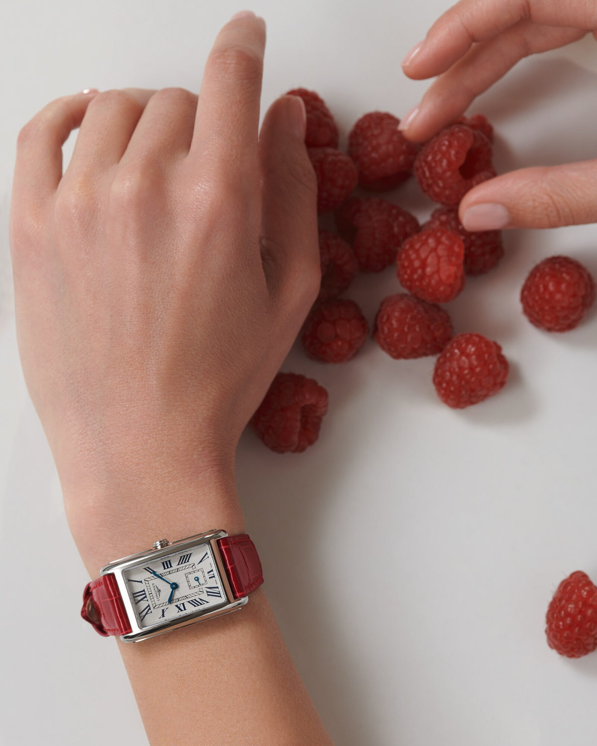 [SIMCHA-OFFICIAL-GALLERY:L5.512.4.71.5:08] Longines DolceVita 23.30 x 37.00mm Quartz Silver "flinqué" Dial Red Alligator Strap Watch — official gallery view 8