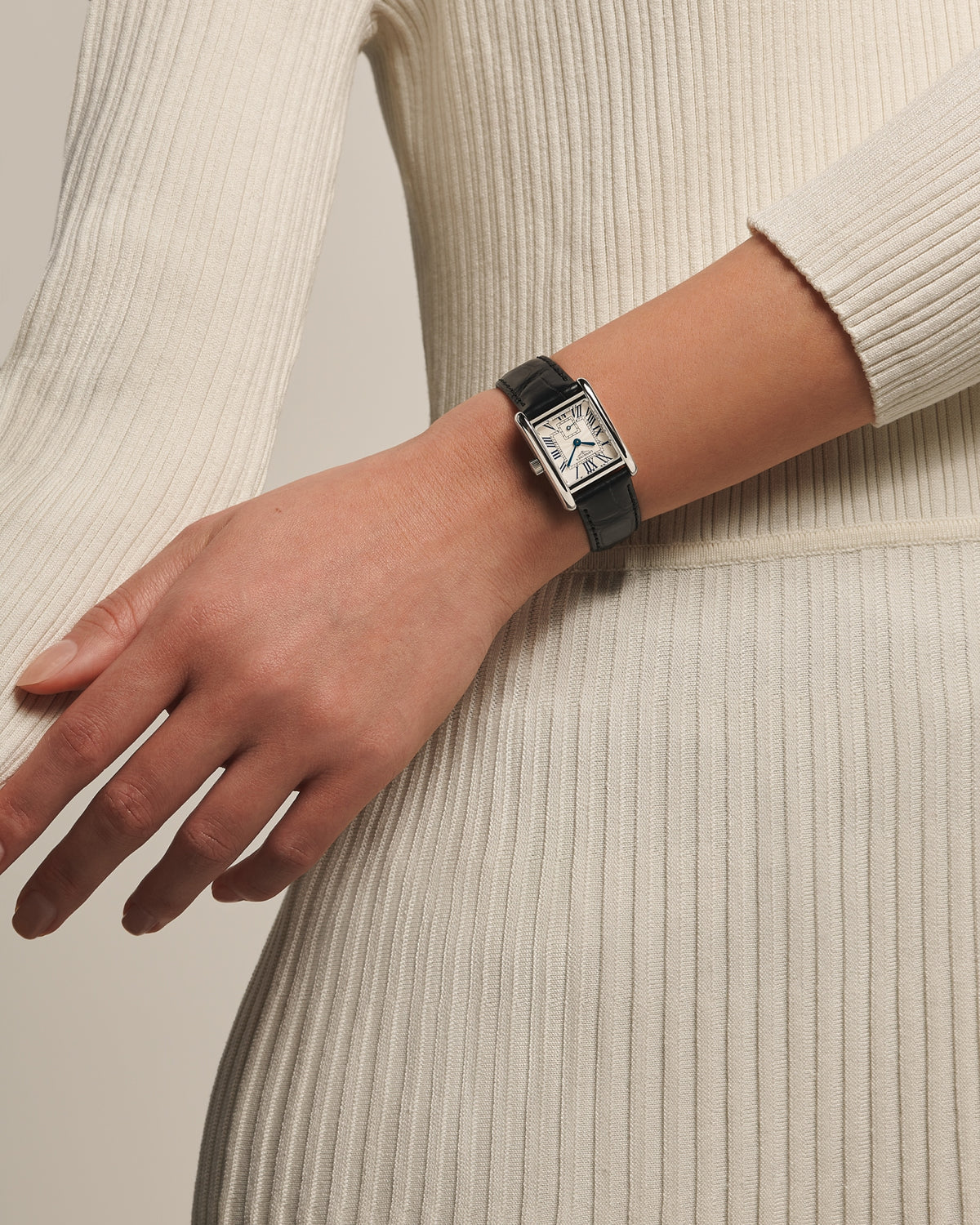 Longines Mini DolceVita 21.50 x 29.00mm Quartz Silver "flinqué" Dial Black Alligator Strap Watch