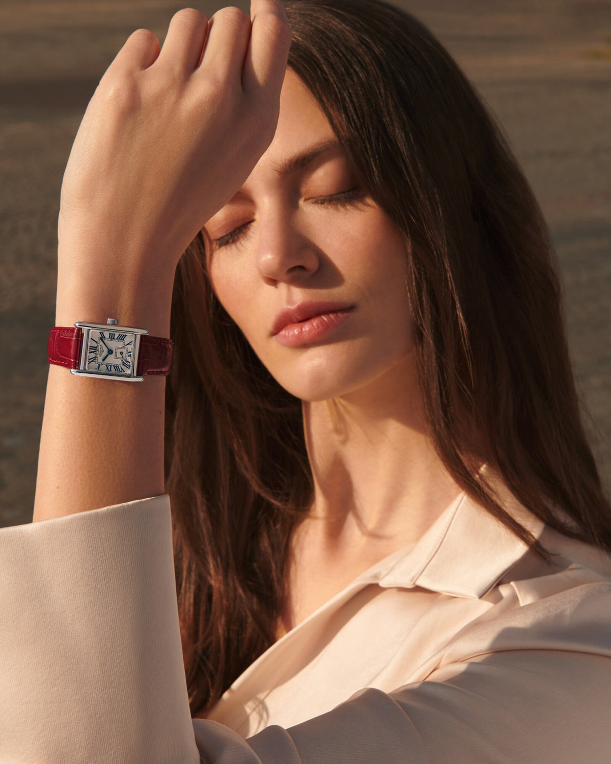 [SIMCHA-OFFICIAL-GALLERY:L5.200.4.71.5:03] Longines Mini DolceVita 21.50 x 29.00mm Quartz Silver "flinqué" Dial Red Alligator Strap Watch — official gallery view 3