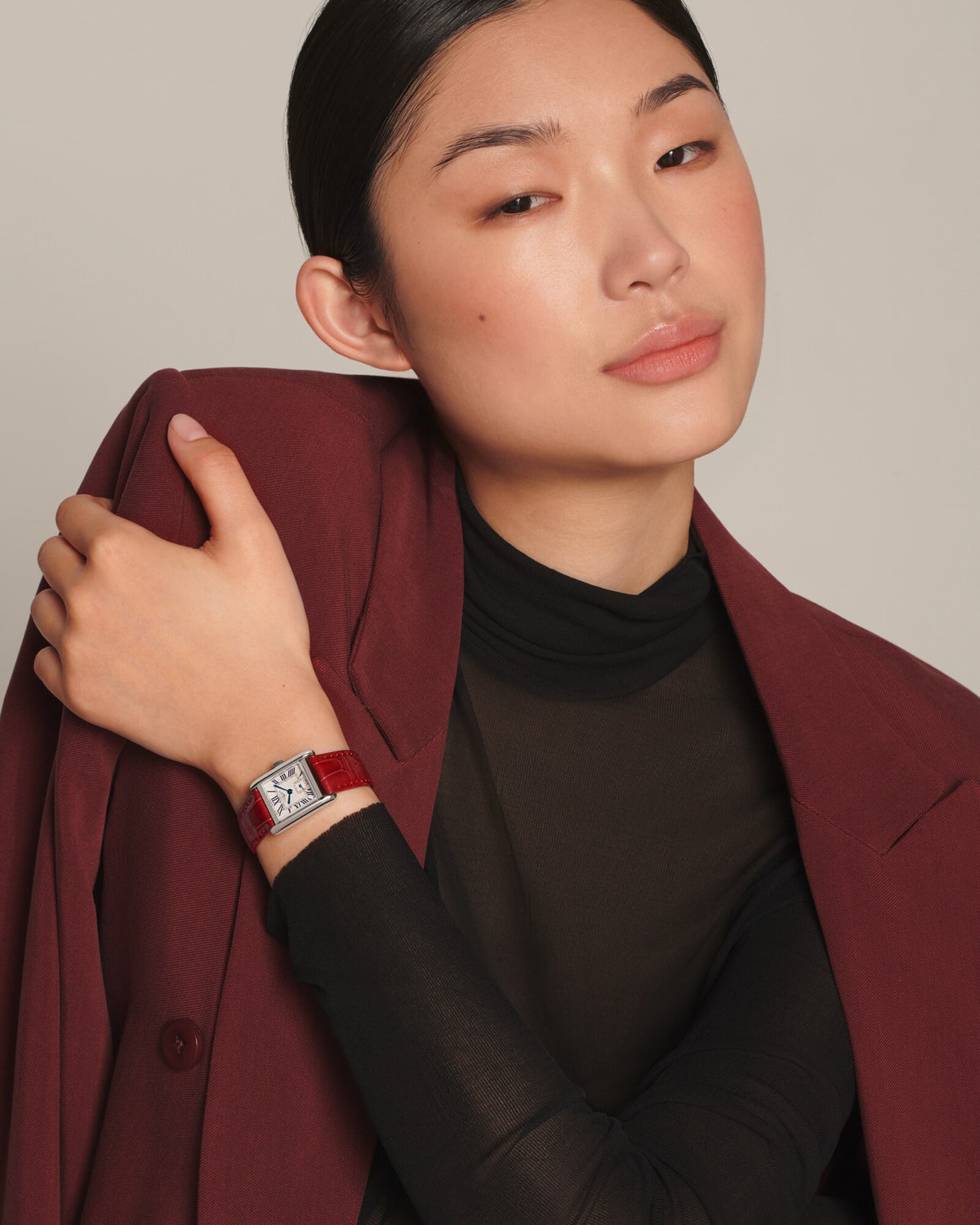 [SIMCHA-OFFICIAL-GALLERY:L5.200.4.71.5:05] Longines Mini DolceVita 21.50 x 29.00mm Quartz Silver "flinqué" Dial Red Alligator Strap Watch — official gallery view 5