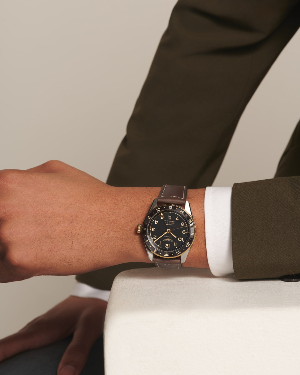 [SIMCHA-TOP500:LONGINES:L3.812.5.53.2:05] LONGINES SPIRIT ZULU TIME L3.812.5.53.2 Automatic, Stainless steel and 18 karat yellow gold cap 200, Anthracite, Strap Watch - Wristshot 2