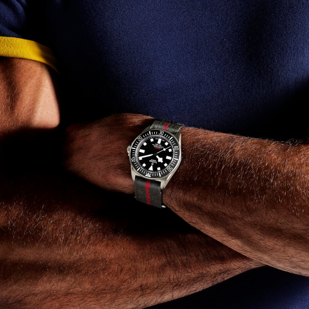 [SIMCHA-TOP500:TUDOR:M25717N-0001:05] Pelagos FXD Manufacture Calibre MT5602 42mm titanium case Green fabric strap with red band Complimentary strap