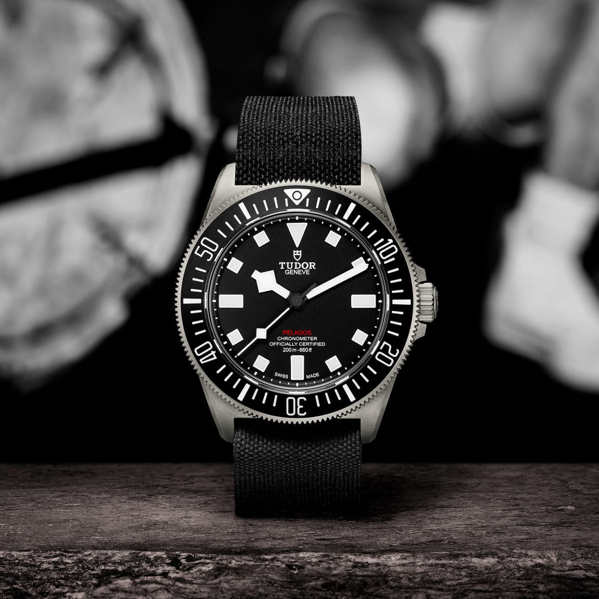 [SIMCHA-TOP500:TUDOR:M25717N-0001:08] Pelagos FXD Manufacture Calibre MT5602 42mm titanium case Green fabric strap with red band Complimentary strap