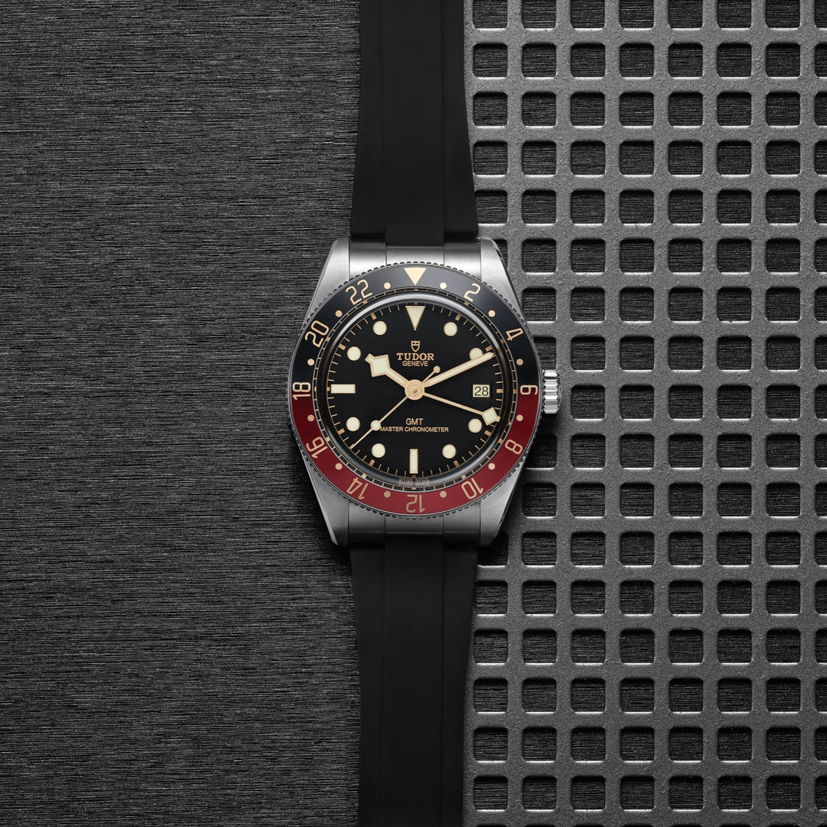 [SIMCHA-TOP500:TUDOR:M7939G1A0NRU-0002:04] Black Bay 58 GMT Manufacture Calibre MT5450-U 39mm steel case Rubber strap