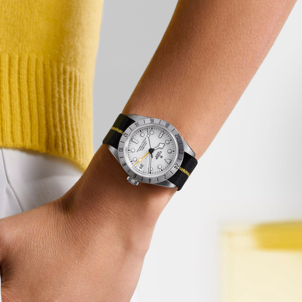 [SIMCHA-TOP500:TUDOR:M79470-0005:03] Black Bay Pro Manufacture Calibre MT5652 39mm steel case Black fabric strap with yellow band