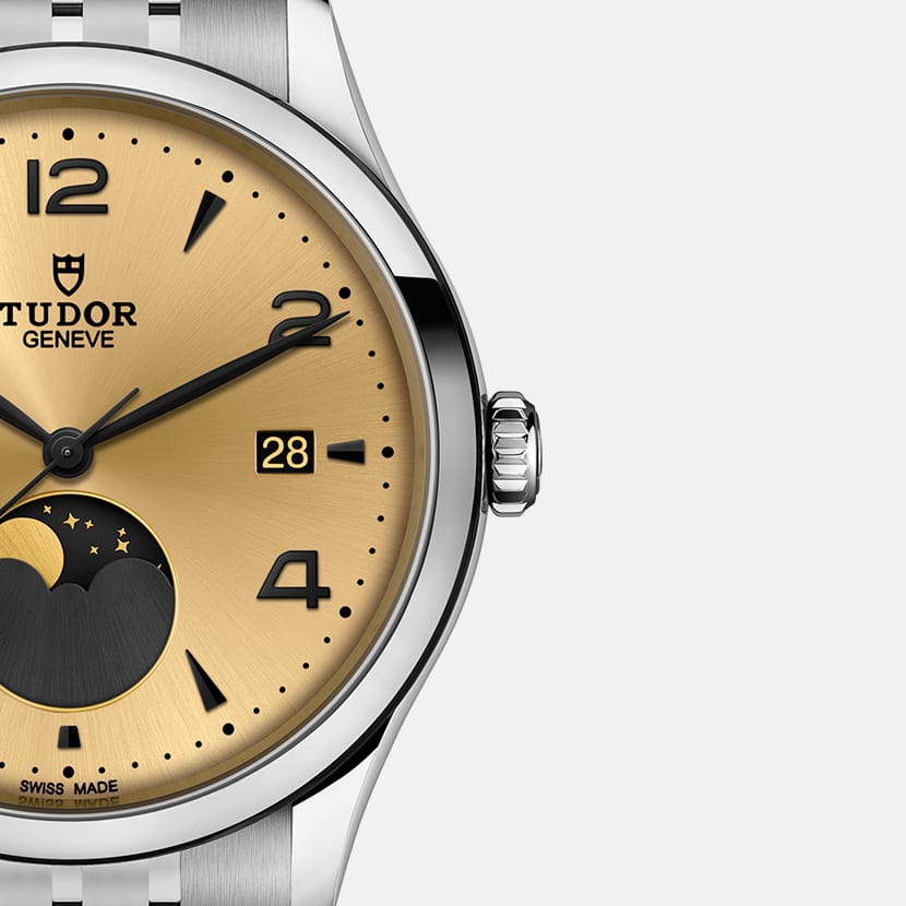 TUDOR 1926 39mm Automatic Champagne-colour satin sun-brushed dial with applied numerals and moon phase indicator Dial Steel Bracelet Watch